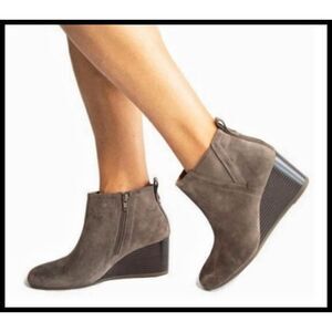 VIONIC Paloma Suede Leather Wedge Ankle Bootie Boots Gray Taupe 39 8 US